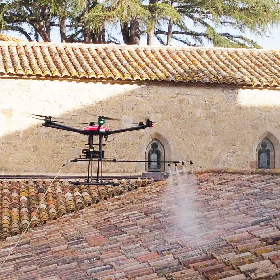 Drone de pulvérisation de toiture