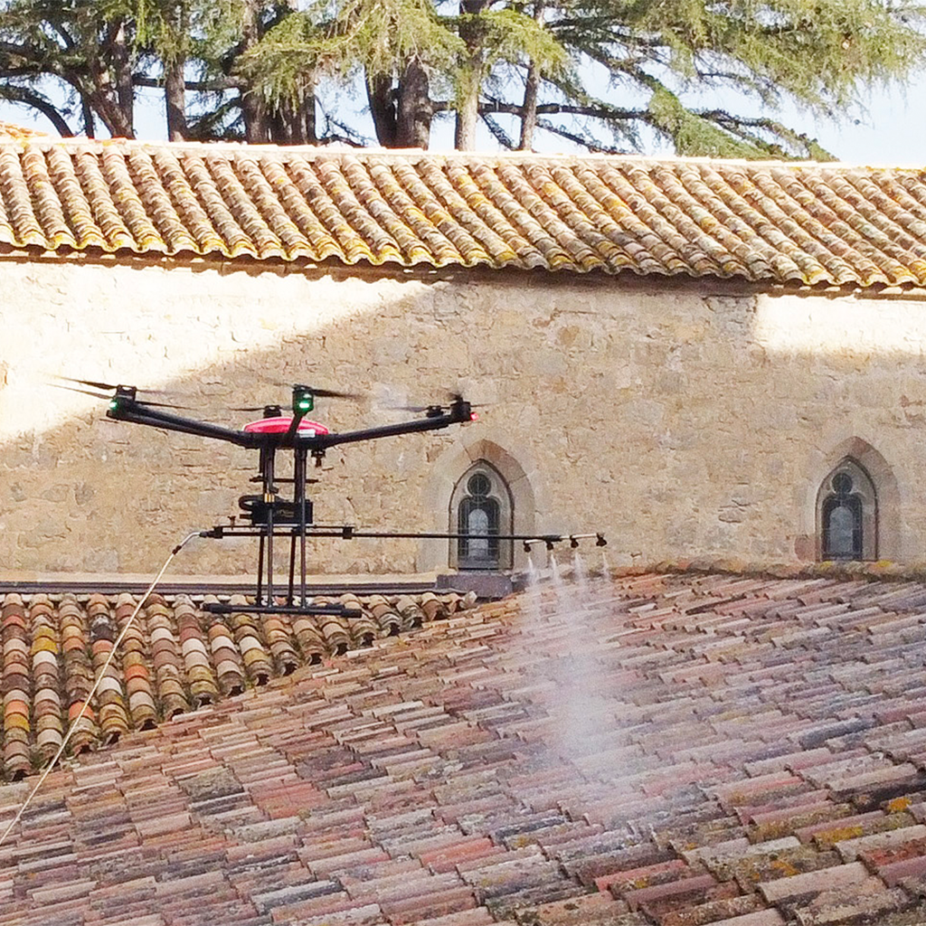 Drone de pulvérisation de toiture